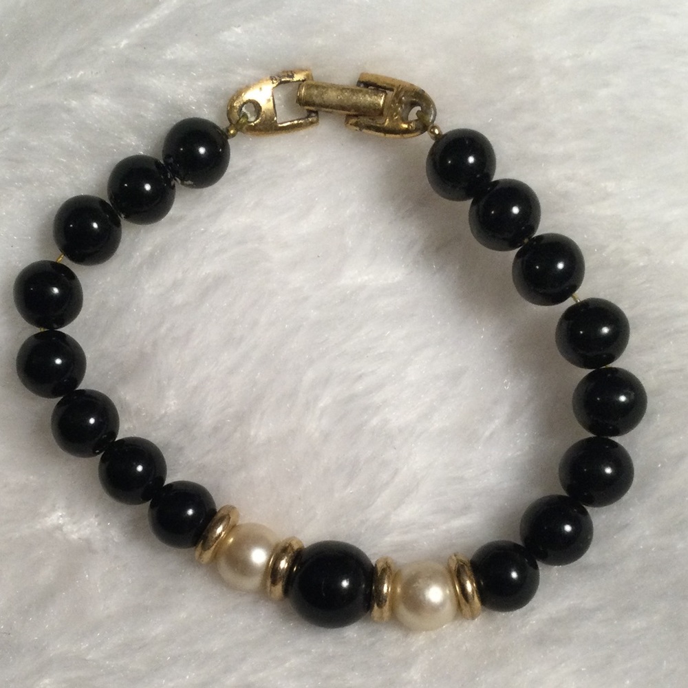 Napier Black Bead Bracelet with Pearl Accent and Gold-Tone Hardware - Picture 2 of 3